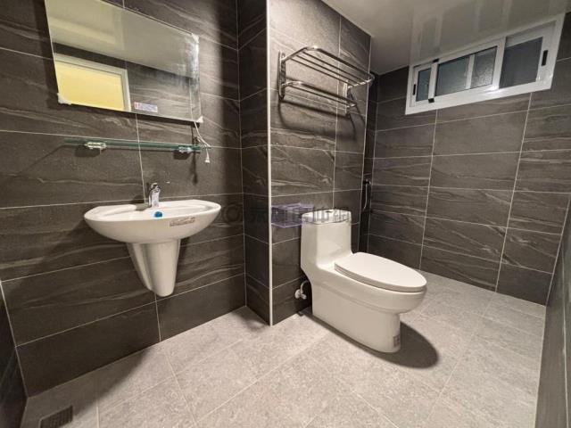 高雄新興區大樓-7